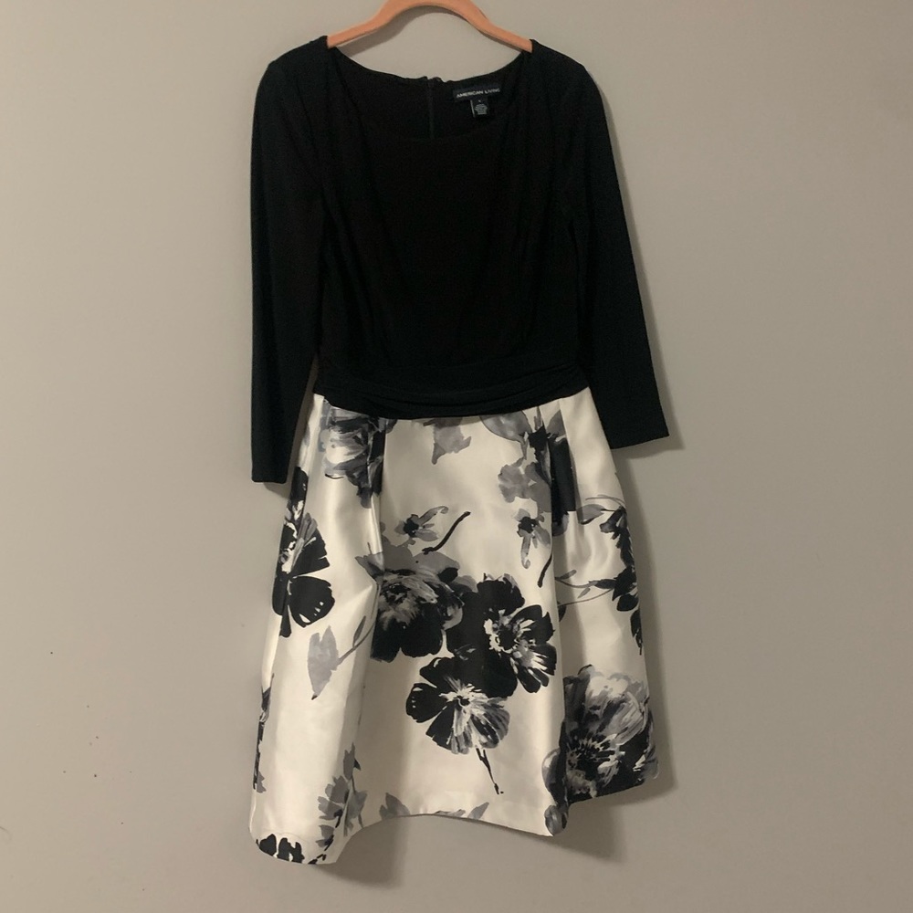 🦢Floral Long Sleeved Black and White Dress🦢